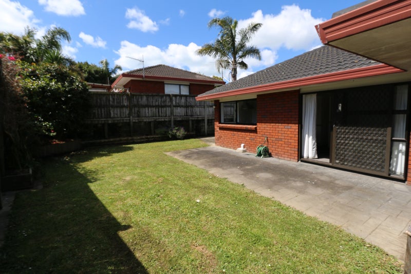 1/50 Channing Crescent, Botany Downs, Auckland - Carousel 1