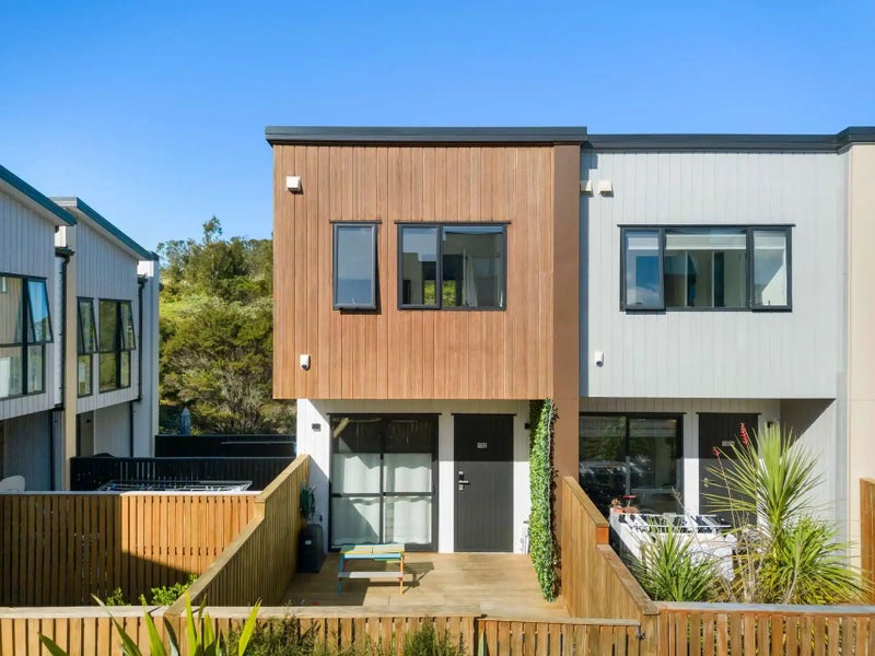 132 Tiriwa Drive, Massey, Waitakere - Carousel 1