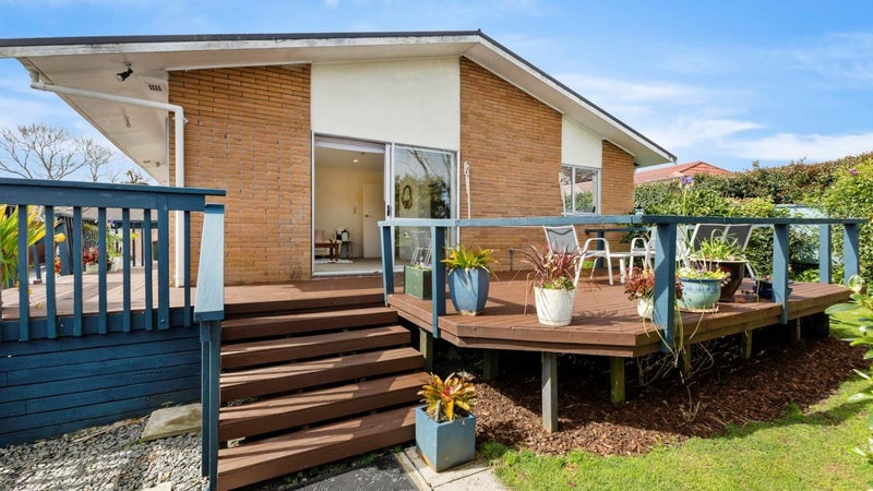 2/14 Cromdale Avenue, Highland Park, Auckland - Carousel 1
