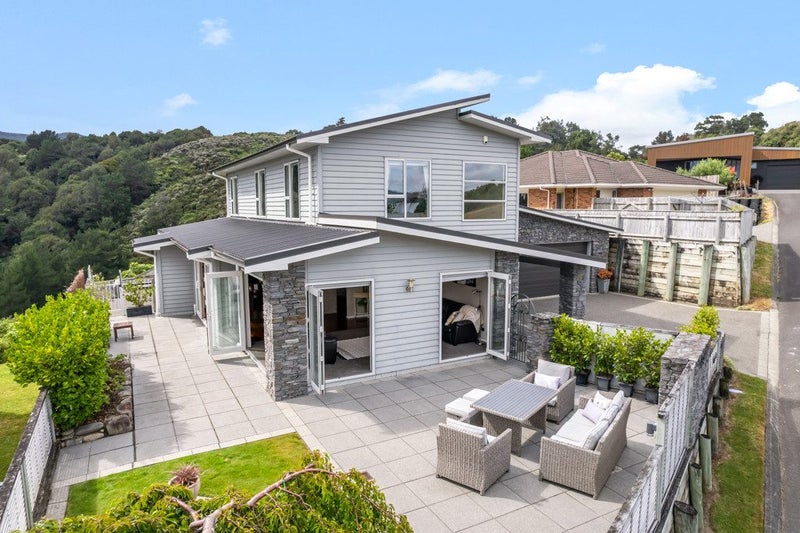 43 Seymour Grove, Kingsley Heights, Upper Hutt - Carousel 2