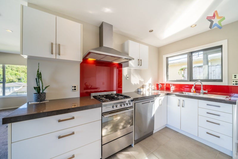 6 Gawler Grove, Wainuiomata, Lower Hutt - Carousel 2