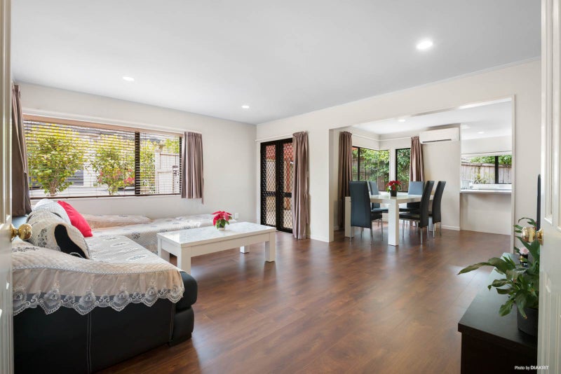 15 Calypso Way, Unsworth Heights, Auckland - Carousel 2