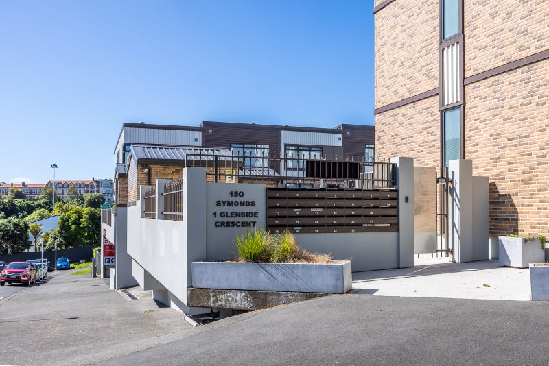 26/1 Glenside Crescent, Grafton, Auckland - Carousel 1