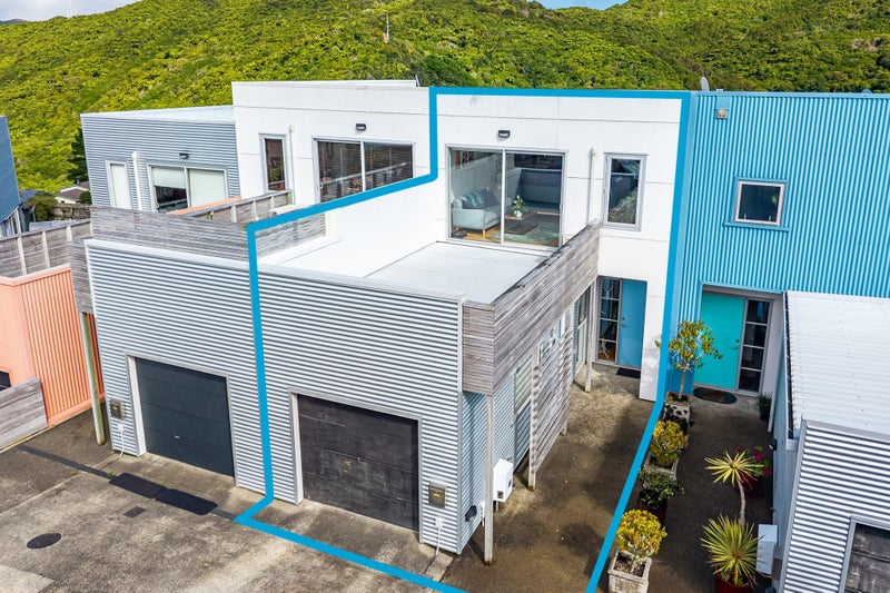 77 Saddleback Grove, Karori, Wellington - Carousel 1