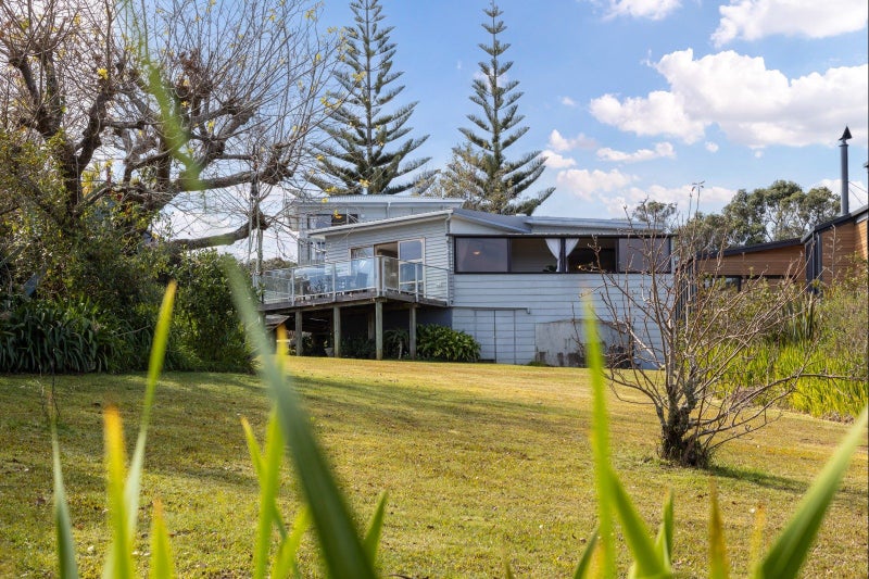 24 The Crescent, Tindalls Beach, Whangaparaoa - Carousel 2
