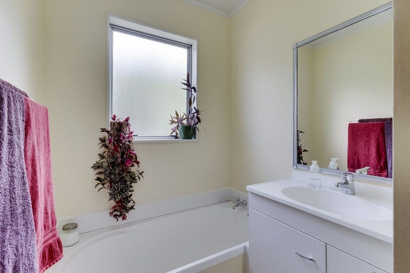 69 Montgomery Avenue, Karori, Wellington - Carousel 12