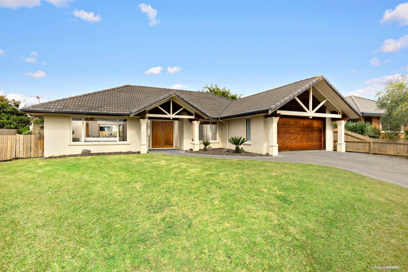 18 Ridgefield Lane, East Tamaki Heights, Auckland - Carousel 1