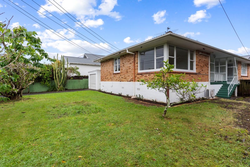 1/8 Crown Street, Royal Oak, Auckland - Carousel 1