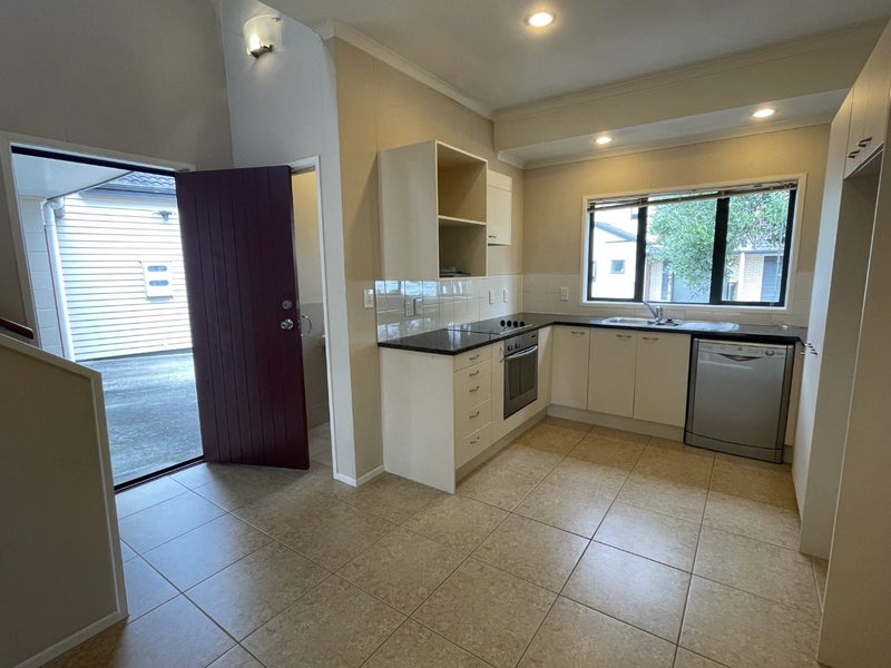 28 Skip Lane, East Tamaki, Auckland - Carousel 2