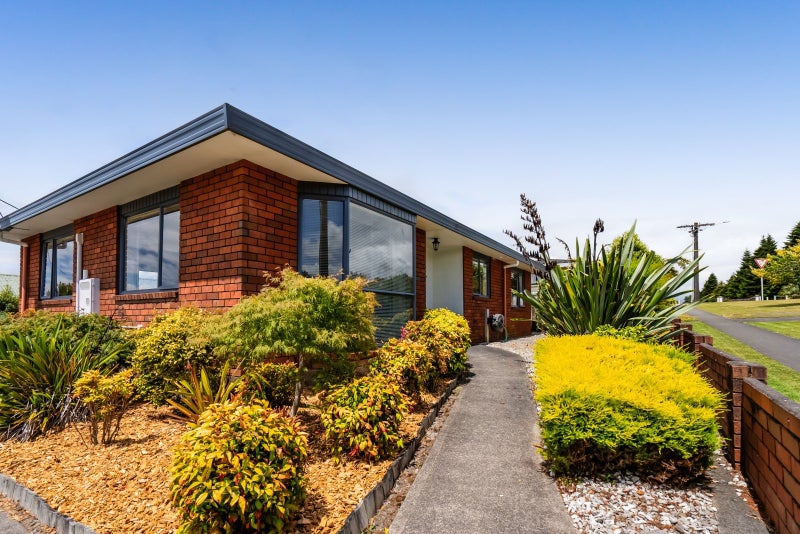 40 Hamlet Street, Stratford - Carousel 1