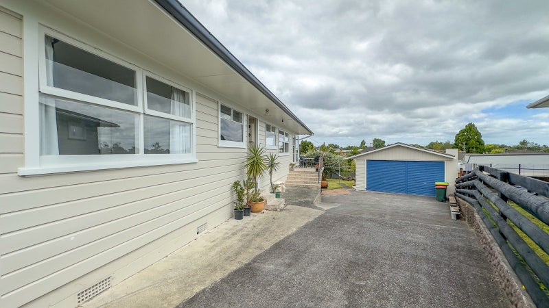 18 Rembrandt Place, Opaheke, Papakura - Carousel 2