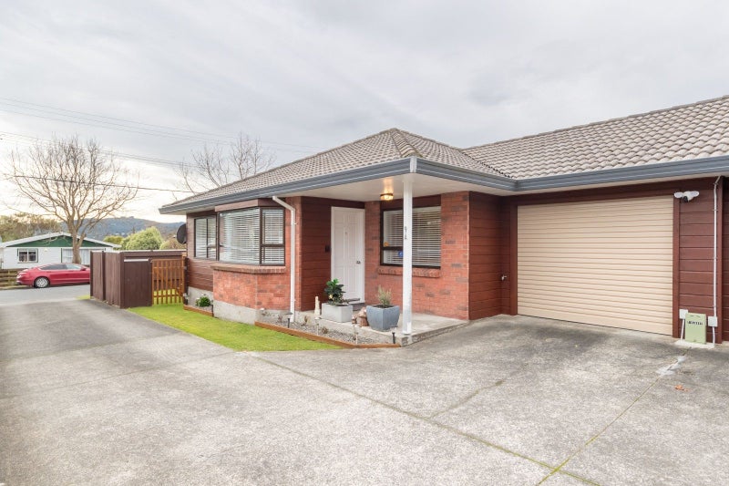 1/9 Korau Grove, Stokes Valley, Lower Hutt - Carousel 1