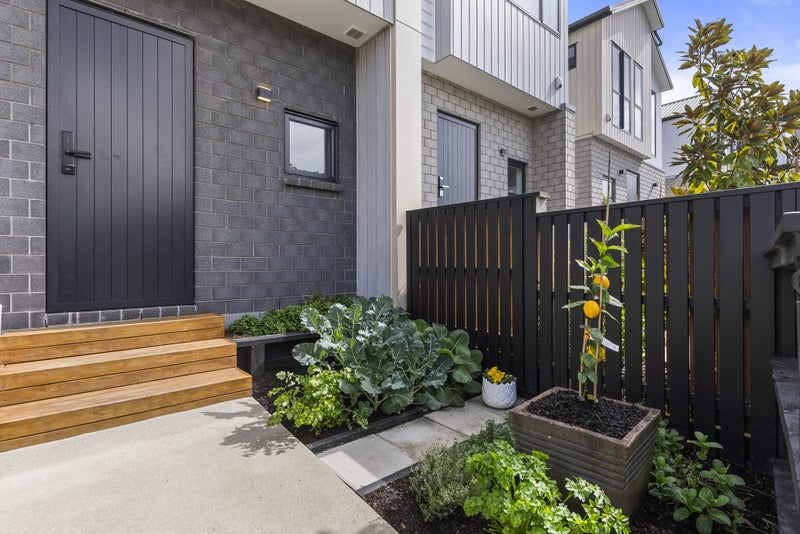 130B Tiriwa Drive, Massey, Auckland - Carousel 1