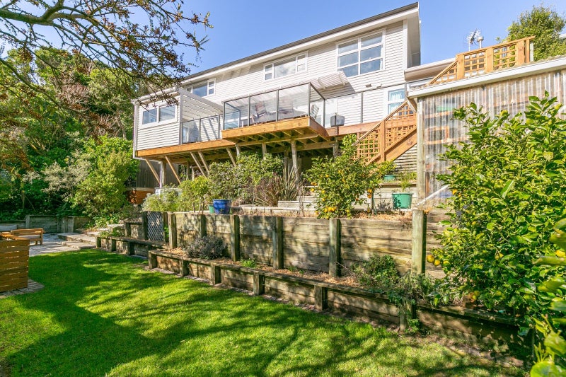 16 Narbada Crescent, Khandallah, Wellington - Carousel 2