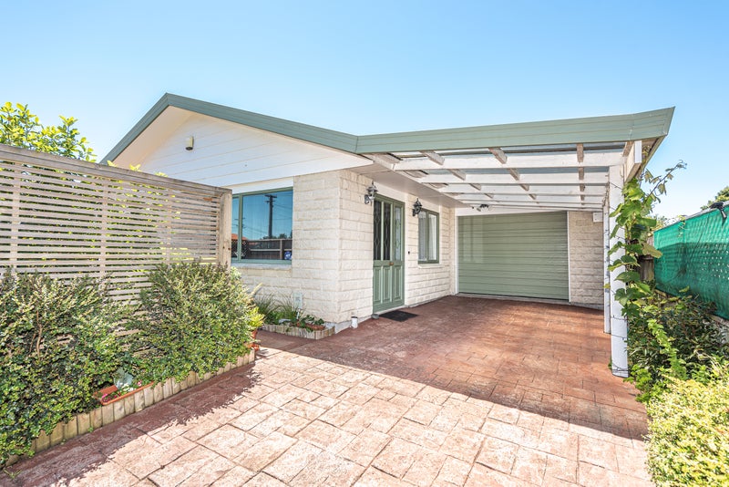 1 Hutchison Crescent, Durie Hill, Whanganui - Carousel 1