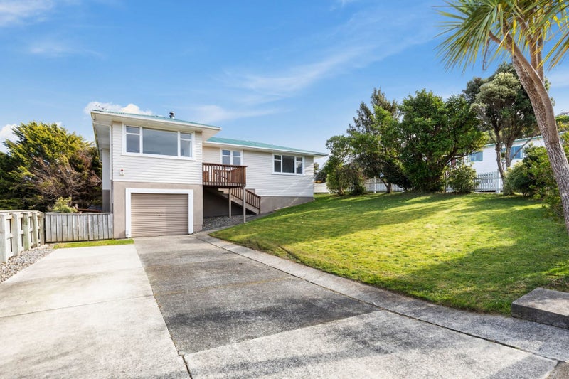 26 Laurel Grove, Maungaraki, Lower Hutt - Carousel 1