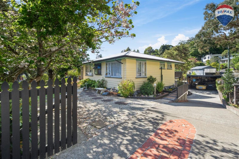 7 James Grove, Stokes Valley, Lower Hutt - Carousel 1