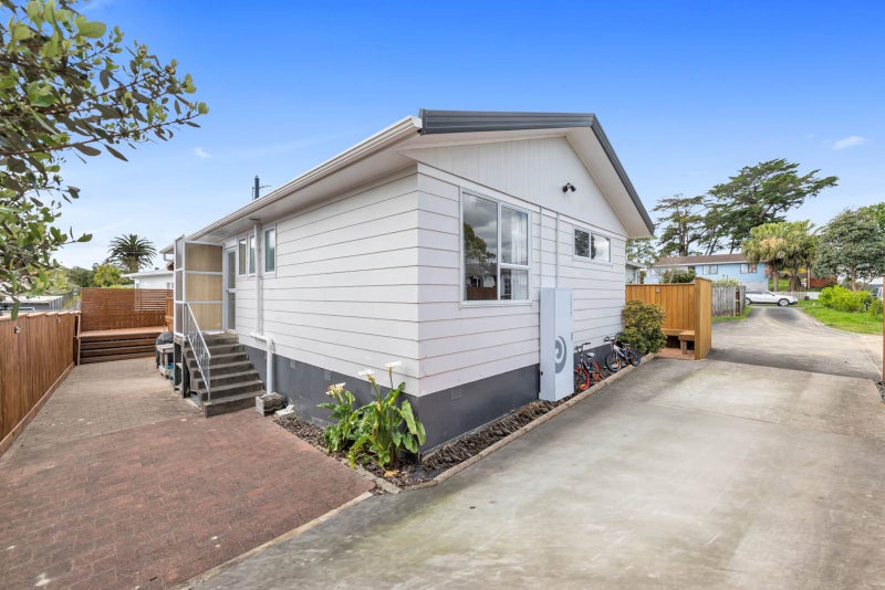 2/84 LUANDA DRive, Ranui, Auckland - Carousel 1