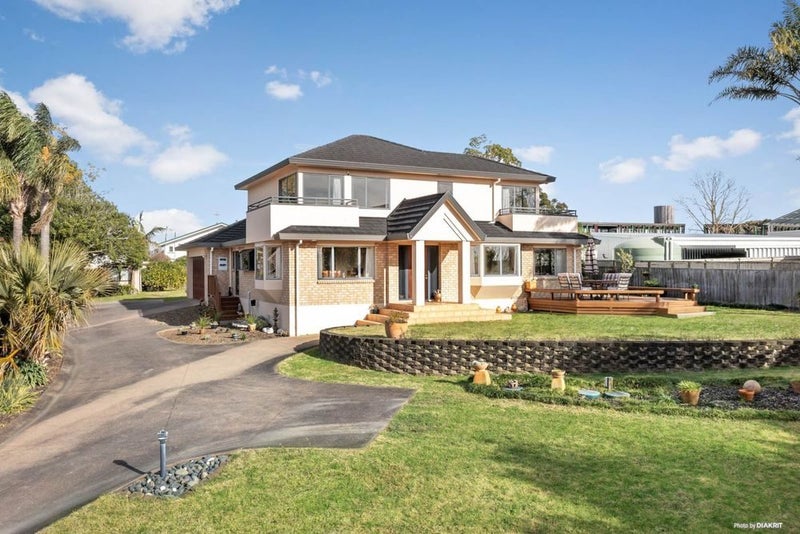 16 Sunny Crescent, Huapai, Kumeu - Carousel 1