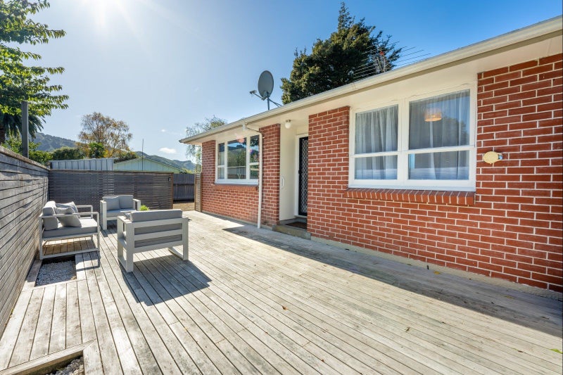 1/76 CLOUSTON PARK RD, CENTRAL, UPPER HUTT - Carousel 1