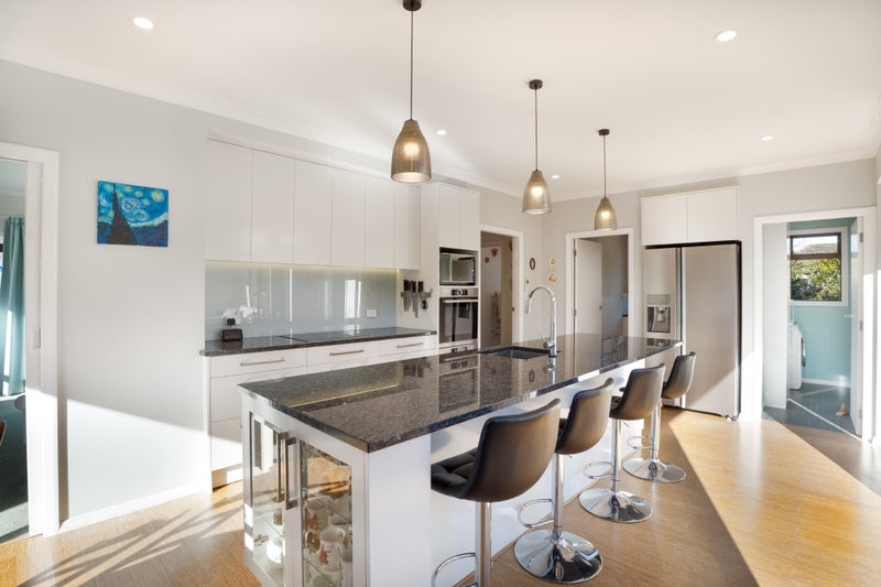 51 Oxford Street, Tawa, Wellington - Carousel 2