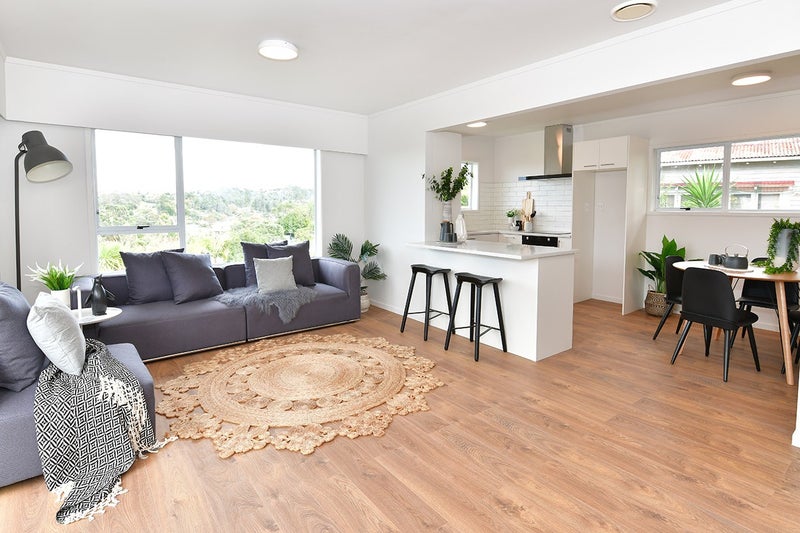 2/546 Beach Road, Rothesay Bay, Auckland - Carousel 1