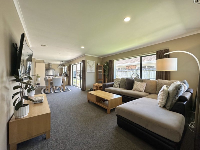 4 Resinosa Street, Trentham, Upper Hutt - Carousel 2