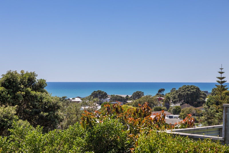 13 Moana Crescent, Blagdon, New Plymouth - Carousel 2