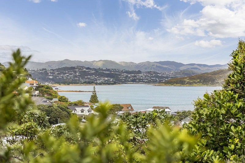 35 Airlie Road, Plimmerton, Porirua - Carousel 1