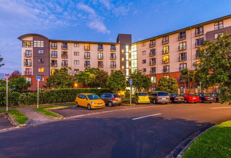 4S/10 Crown Lynn Place, New Lynn, Auckland - Carousel 1