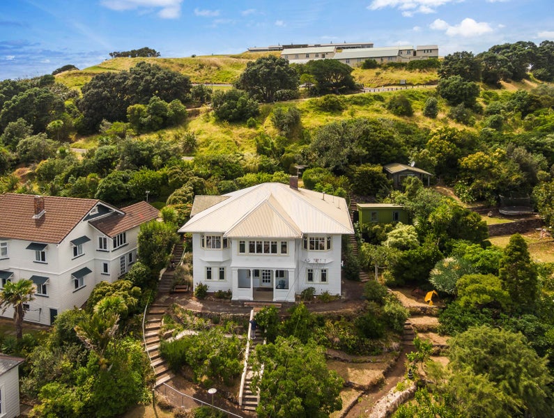 15A Jubilee Avenue, Devonport, Auckland - Carousel 1