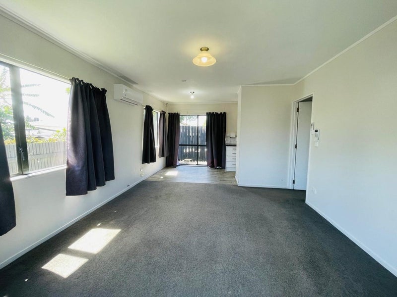 471 Massey Road, Mangere East, Auckland - Carousel 2