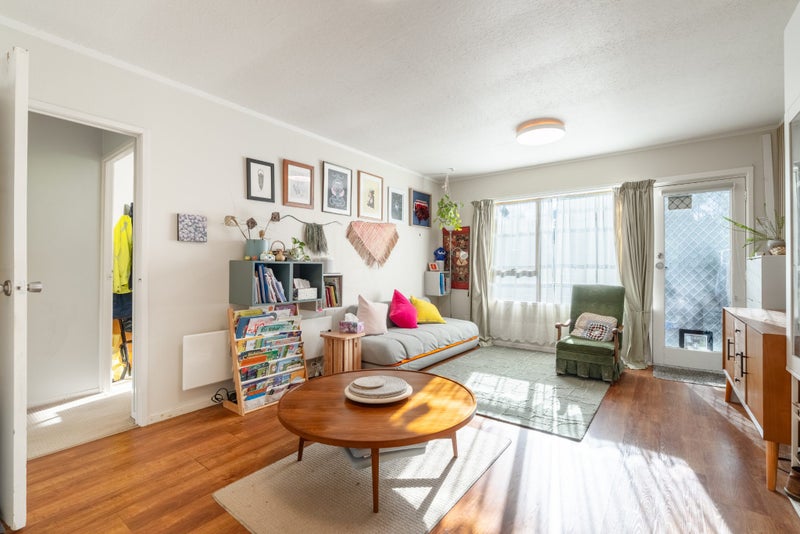 9/16 Knight Avenue, Mount Albert, Auckland - Carousel 2