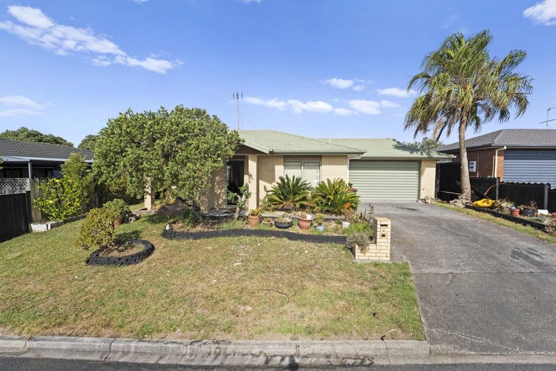 4 Footwide Place, Weymouth, Auckland - Carousel 1