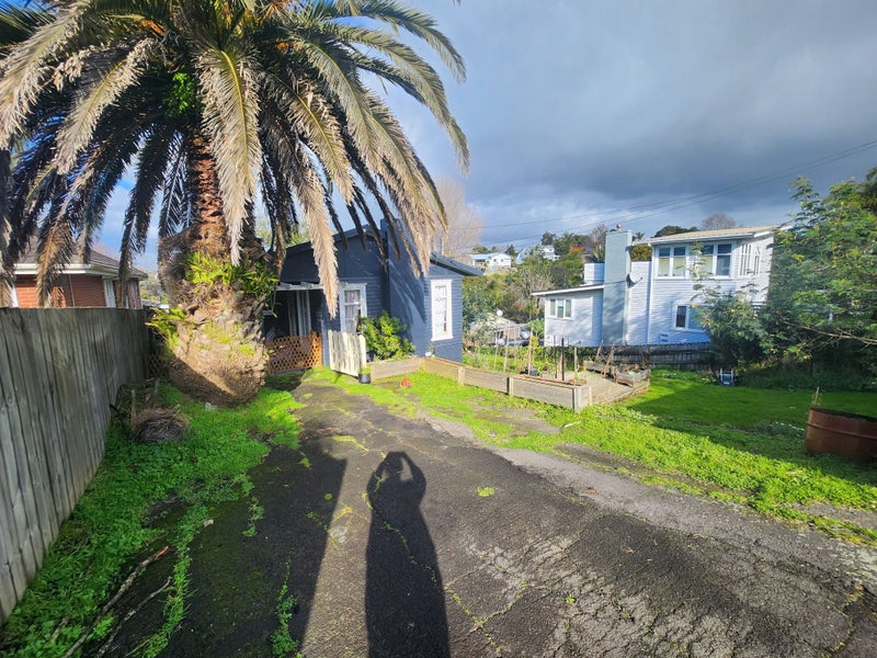 27 Glenfern Road, Mellons Bay, Auckland - Carousel 1