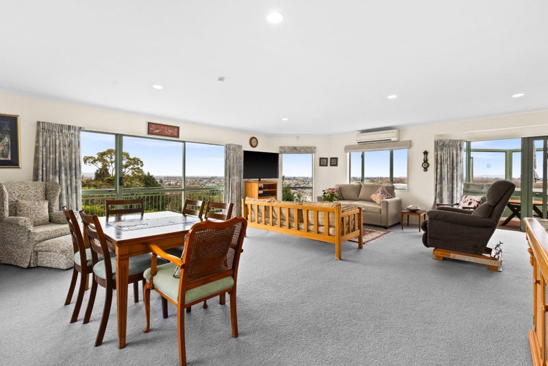 2/89 Churchill Drive, Taradale, Napier - Carousel 1