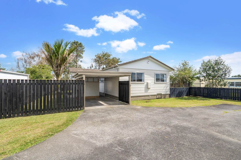1/3 Silverstone Place, Henderson, Auckland - Carousel 1