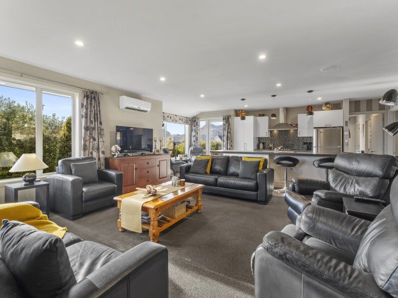 4 The Half Mile, Bridge Hill, Alexandra - Carousel 1