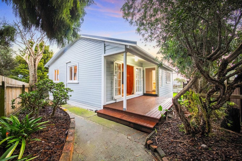 129 Sunnyside Road, Sunnyvale, Auckland - Carousel 1