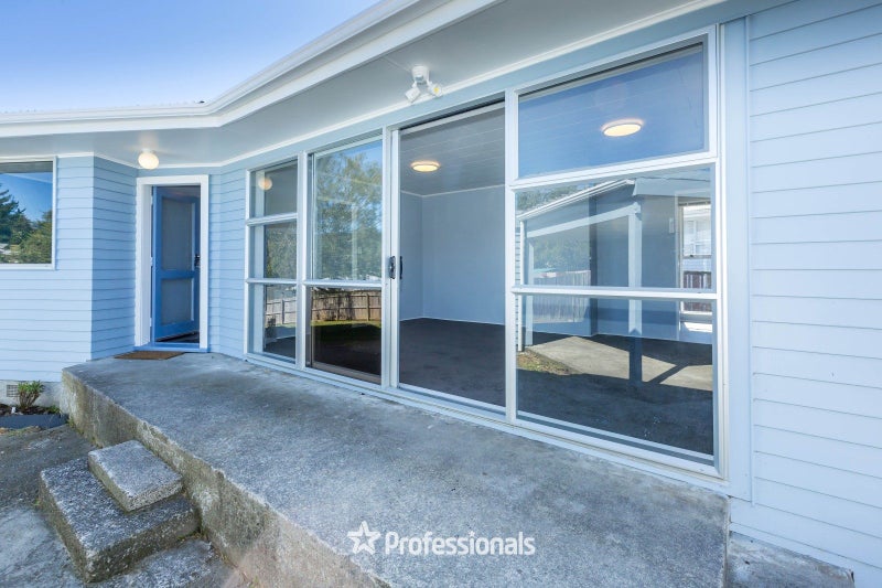 23 Blueberry Grove, Timberlea, Upper Hutt - Carousel 2