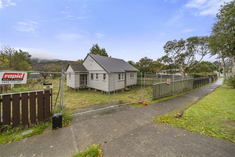10 Coast Road, Wainuiomata, Lower Hutt - Carousel 1