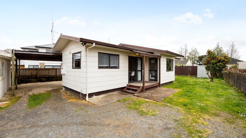 6A Mahana Road, St Andrews, Hamilton - Carousel 1