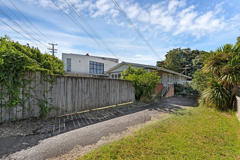 1/10 Domain Road, Panmure, Auckland - Carousel 2