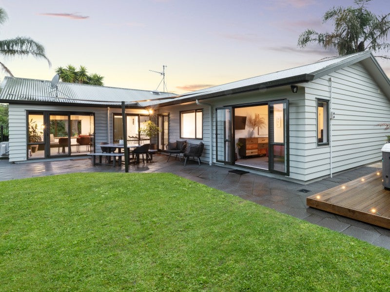 14 Tupare Heights, Pyes Pa, Tauranga - Carousel 1