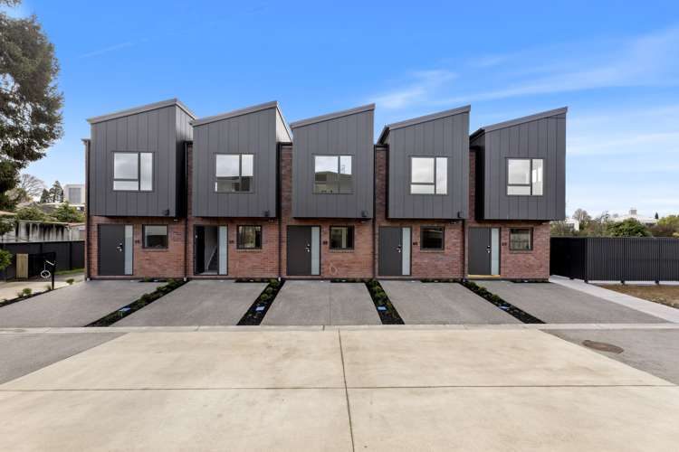 4/5 Vesty Avenue, Hillcrest, Hamilton - Carousel 1