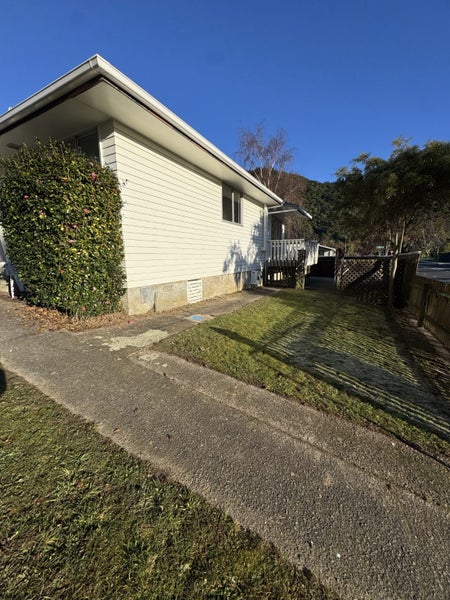 1/8 Gemstone Drive, Birchville, Upper Hutt - Carousel 1