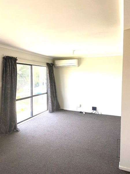 10A Ted Gilberd Place, Newlands, Wellington - Carousel 2