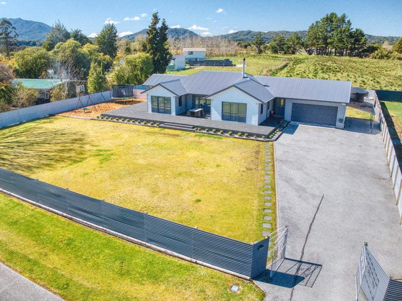 22 Golf Links Road, Kaiata, Greymouth - Carousel 1