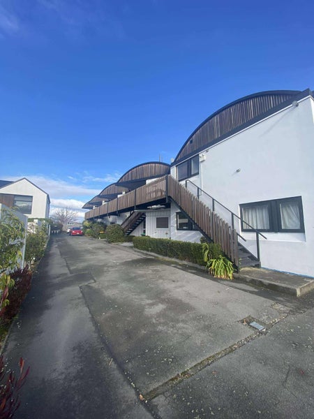 4/136 Holly Road, St Albans, Christchurch - Carousel 1