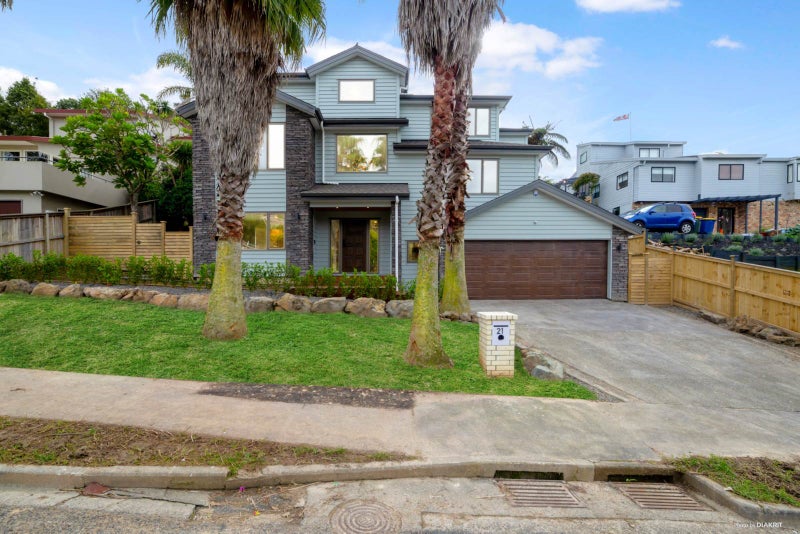 21 Penguin Drive, Murrays Bay, Auckland - Carousel 1